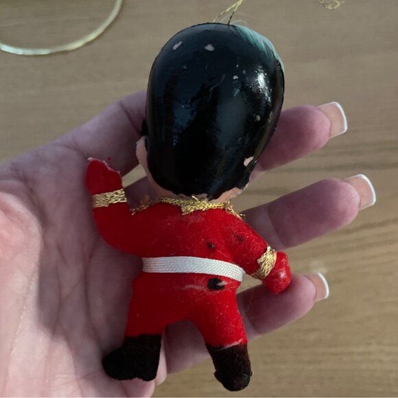 Vtg British Royal Guard Soldier Toy Soldier Doll Ornament Flocked Plastic 4 Inch - Picture 5 of 7